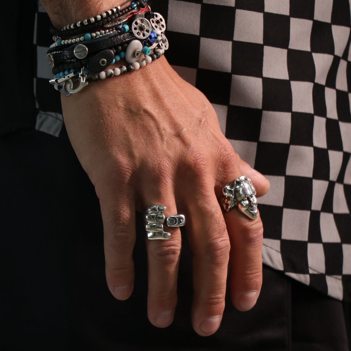 Hold On Silver Gripping Hand Ring