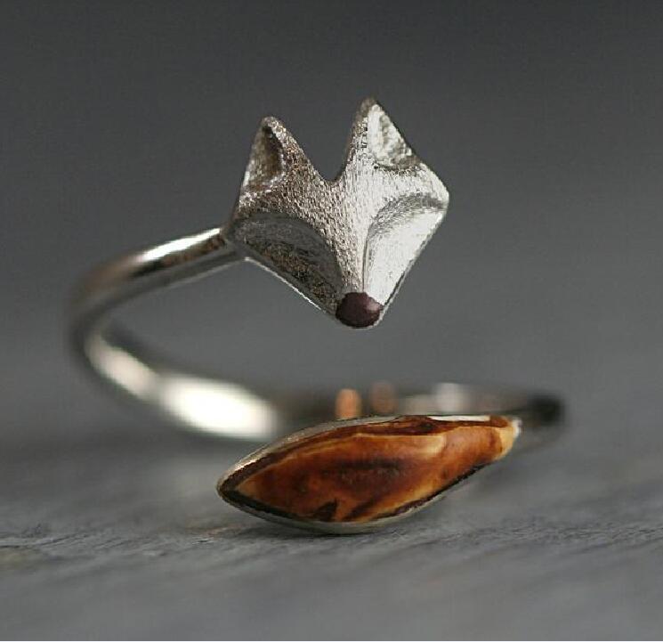 Silver Fox Ring With Stone detail Tail