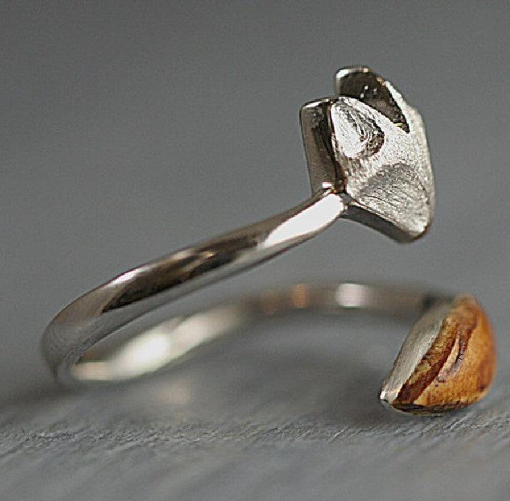Silver Fox Ring With Stone detail Tail